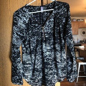 Black and White Blouse with zipper